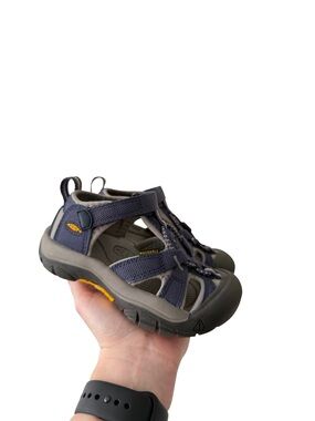 Keen Kids Navy and Gray Closed-Toe Sport Sandals size 10